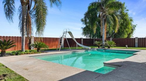 1812 Golf Rd, Turlock CA  95380-9746 exterior