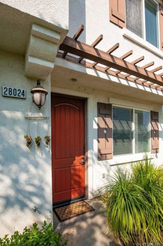 28024 Catherine Dr, Santa Clarita, CA 91351-1416