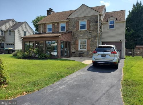 8 Hilltop Rd, Wilmington, DE 19809-2004