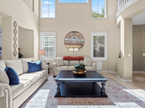 17860 Wren Dr, Santa Clarita, CA 91387-3828