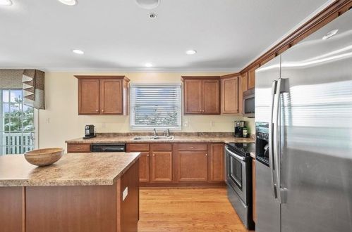 1052 Woodlawn Dr, Canonsburg PA  15317-5451 exterior