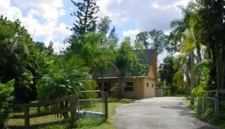 9394 Sandy Run Rd, Jupiter, FL 33478-6906