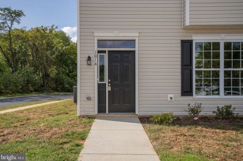 1010 Wicklow Dr, Fredericksburg VA  22401-2722 exterior