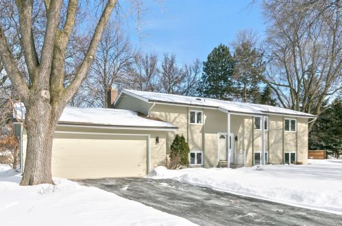 3710 Wellington Ct, Minneapolis, MN 55441-1422