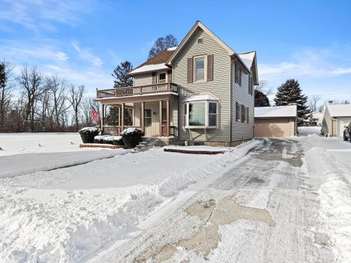 47 Russell Dr, Random Lake WI  53075-1770 exterior