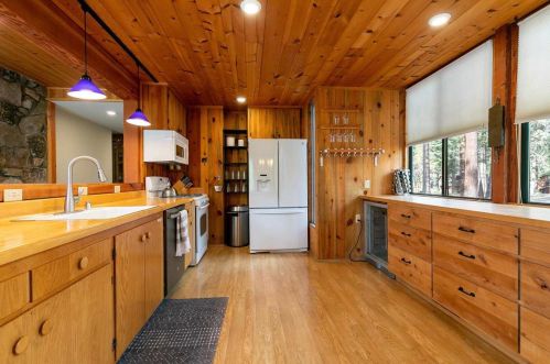 820 Beaver Pond, Truckee CA  96161-4200 exterior