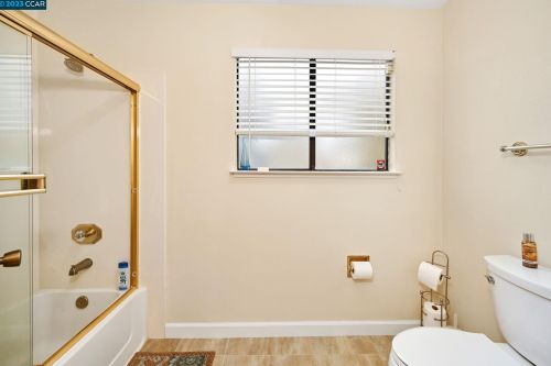 5525 Merritt Dr, Concord CA 94521-4708 exterior