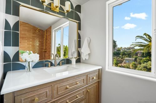 2824 Chatsworth Blvd, San Diego CA  92106-1462 exterior