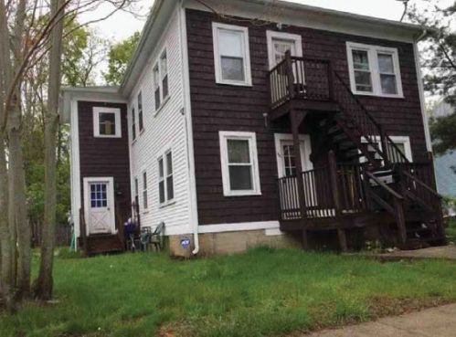 81 Battey St, Putnam, CT 06260-1149