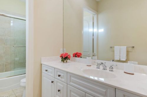 4852 Boulevard Ct, Naples FL 34103-3048 exterior