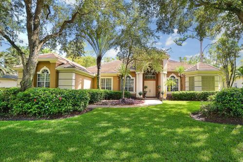 814 Forest Glen Ln, West Palm Beach, FL 33414-6328
