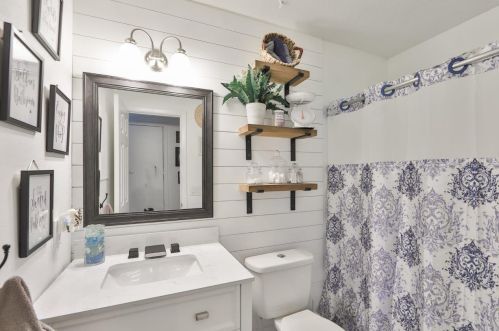 820 Crenshaw Lake Rd, Lutz FL  33548-8129 exterior
