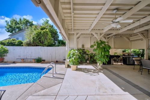 272 Sparrow St, Vacaville CA  95687-7225 exterior