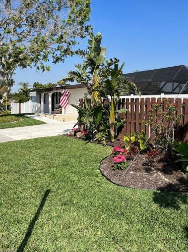 802 8th Ct, Naples, FL 34108-1941