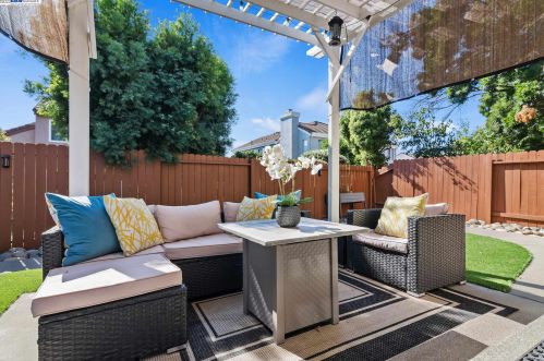 736 Clifton Way, Vacaville CA  95688-8547 exterior