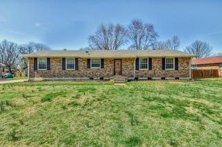 238 Southburn Dr, Hendersonville, TN 37075-2555