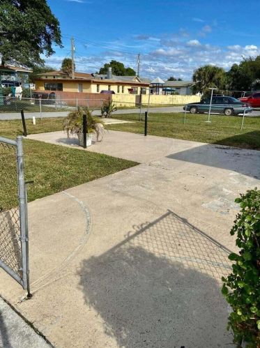 549 21st St, West Palm Beach FL  33407-5831 exterior