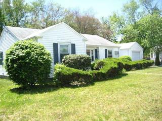 1025 Willett Ave, East Providence, RI 02915-2033