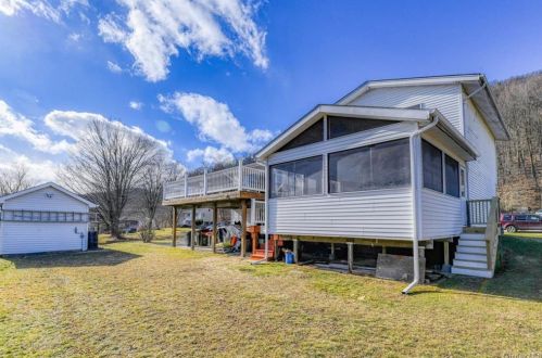 328 Lake Shore Dr, Monroe, NY 10950-1810