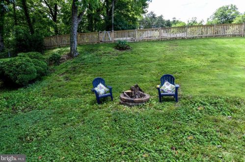 8913 Lagrange St, Lorton VA  22079-1626 exterior