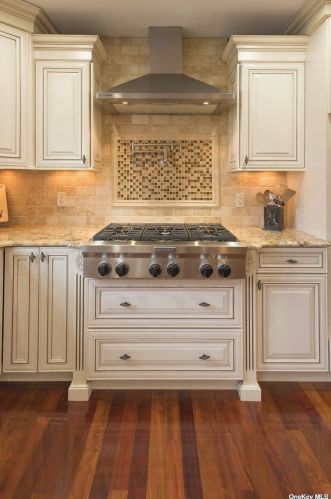 23 La Grange Pl, West Islip NY  11795-3816 exterior