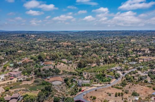 3637 Dove Holw Rd, Encinitas CA 92024-7248 exterior