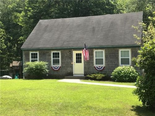 384 Chestnut Hl Rd, Glocester RI  02814-1860 exterior