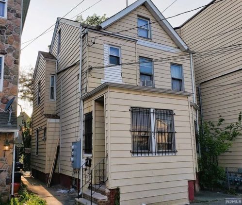 574 23rd St, Paterson, NJ 07514-2513