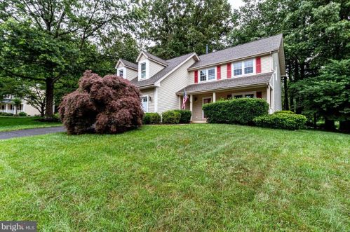 6711 Passageway Pl, Springfield, VA 22015-4239