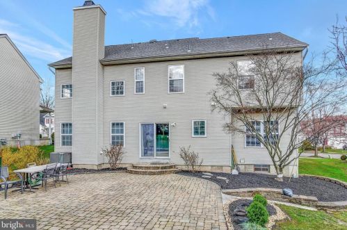 100 York Dr, Princeton NJ  08540-7946 exterior