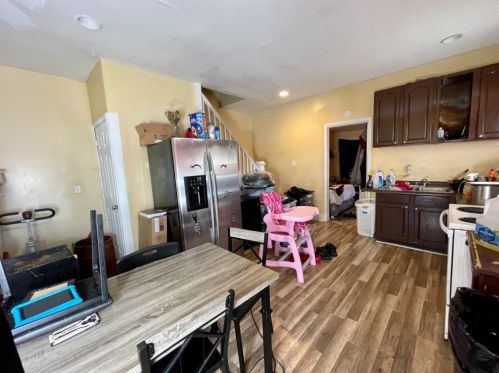 1712 Denham St, Cincinnati, OH 45225-1927