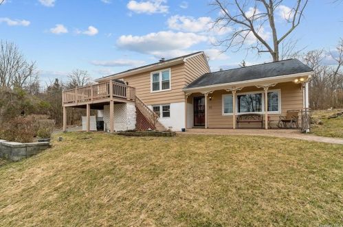33 Echo Ln, Warwick, NY 10990-2707