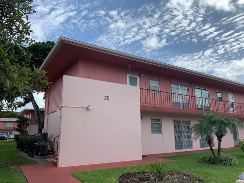 25 Golfs Edge, West Palm Beach, FL 33417-2374