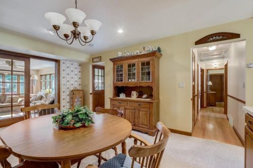 22194 Valley Rd, Waukesha WI  53186-5350 exterior