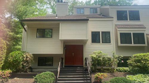1 Comstock Trl, Brookfield Center, CT 06804-3302