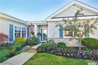 558 Mirror Pond Ct, Moriches, NY 11955-1725