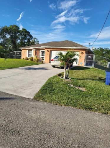 3204 41st St, Lehigh Acres, FL 33976-4607