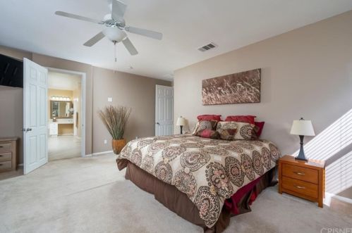 29236 Discovery Ridge Dr, Santa Clarita CA  91390-5761 exterior