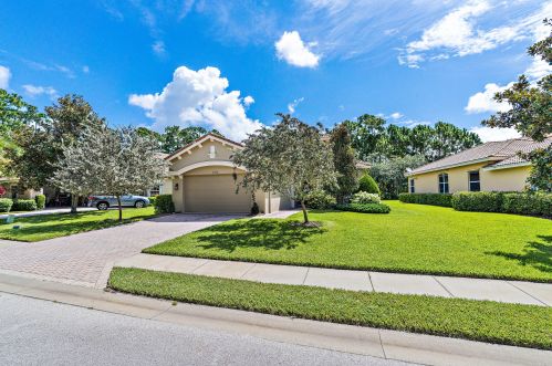 7012 Maidstone Dr, Fort Pierce, FL 34986-3348