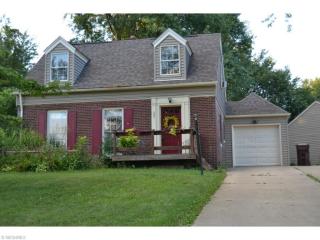 227 Crescentview Dr, Massillon, OH 44646-3869