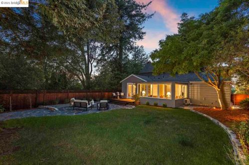 5828 Heron Dr, Oakland CA  94618-2628 exterior