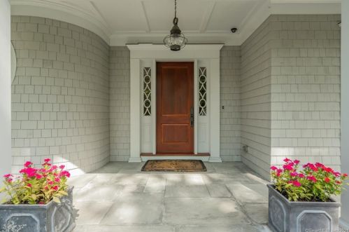 45 Willow Rd, Riverside, CT 06878-2415