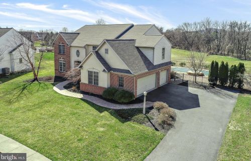 1276 Auburn Ave, Hummelstown, PA 17036-6808