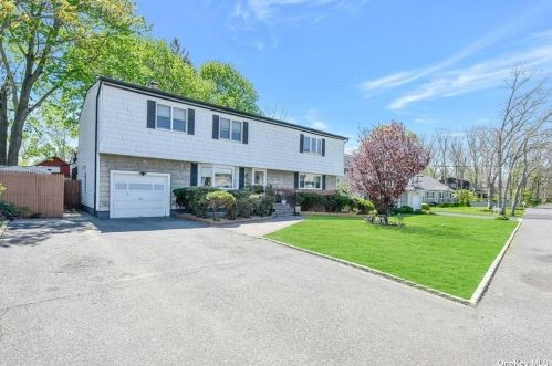 84 Hillside Rd, Deer Park, NY 11729-2616