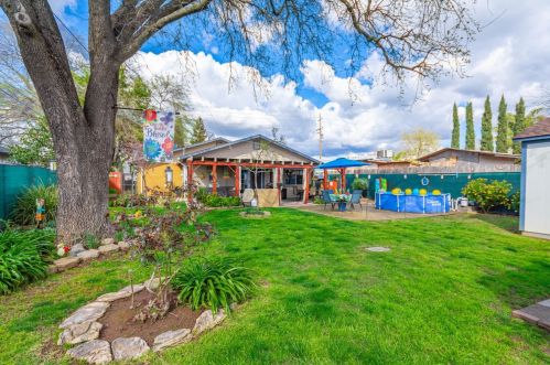 616 Q St, Rio Linda CA  95673-1427 exterior