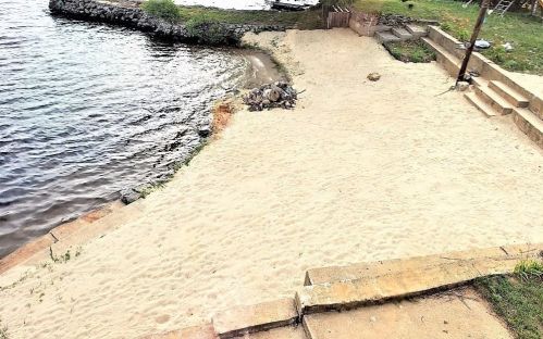 99 Lk Shr Dr, Northwood NH  03261-3707 exterior