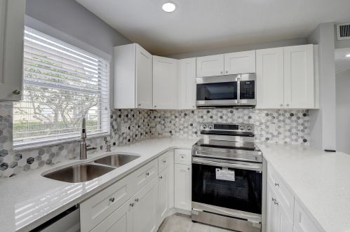 260 Saxony F, Delray Beach FL  33446-1838 exterior