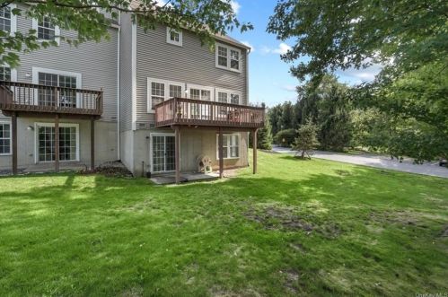 228 Mallard Ct, Yorktown Hgts NY  10598-1975 exterior