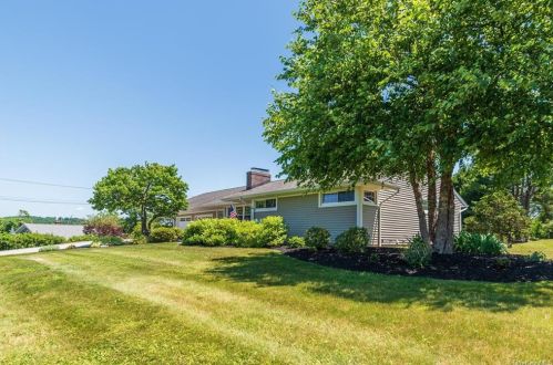 24 Clover Hill Dr, Poughkeepsie, NY 12603-3202