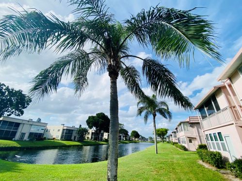 366 Saxony H, Delray Beach FL  33446-1007 exterior